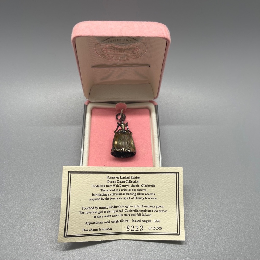 ‘96 Numbered Limited Edition Disney Charm Collection Cinderella 8223 Of 15,000